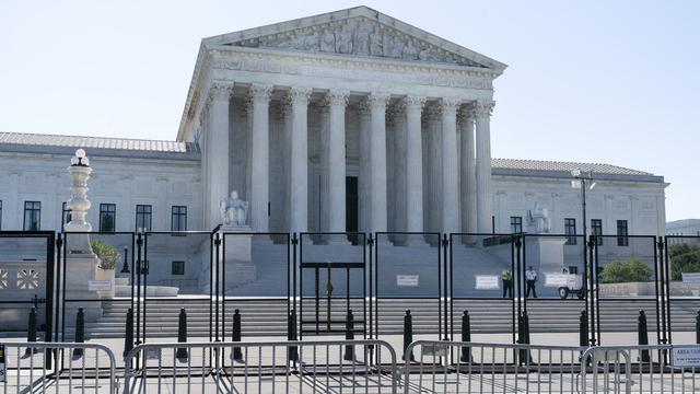 Vue sur la facade du bâtiment de la Cour suprême américaine, le 29 juin 2022 à Washington. [AP Photo/KEYSTONE - Jacquelyn Martin]