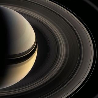 Saturne et ses anneaux capturés par la sonde Cassini en 2012. [NASA - JPL-Caltech/SSI]