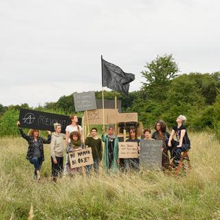 Une photo du spectacle "Dix petites anarchistes". [Théâtre du Jorat - Mathilda Olmi]