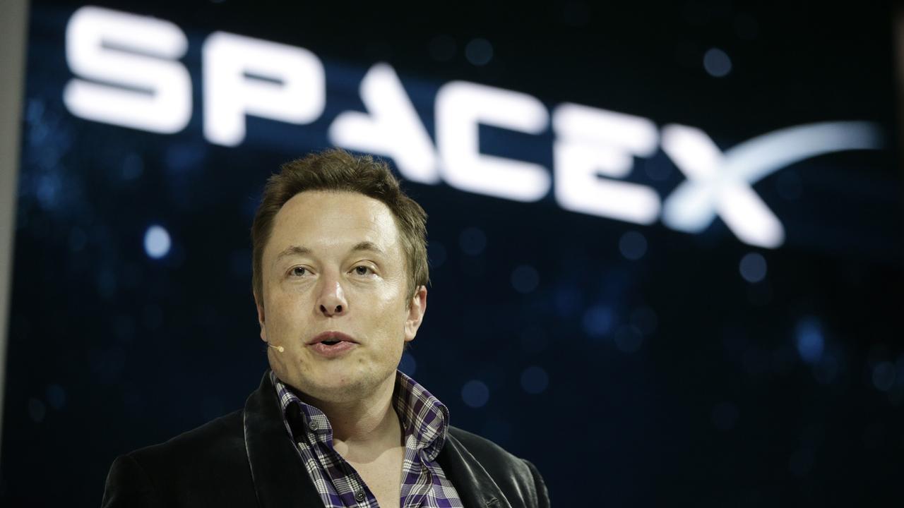 Détenu par Elon Musk, Starlink est un fournisseur d'accès à internet par satellite de la société SpaceX qui s'appuie sur une constellation de satellites en orbite basse. [Keystone - Jae C. Hong]