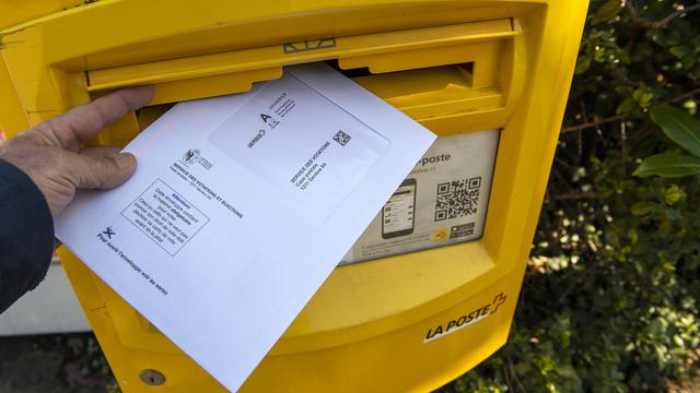 Certains bulletins du second tour du Conseil des Etats se laissent désirer. [Keystone - Martial Trezzini]