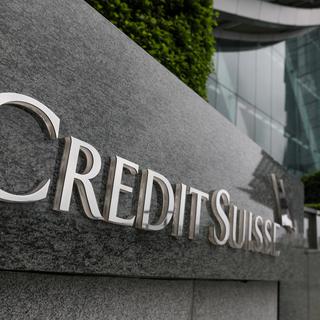 Le logo de Credit Suisse sur un bâtiment de Hong Kong. [Keystone - Jérôme Favre]