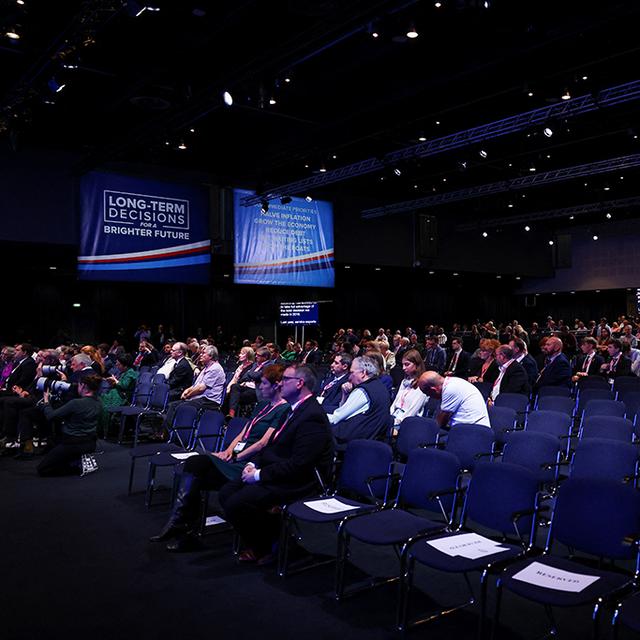 Le parti conservateur britannique a entamé son congrès annuel à Manchester, où il espère démontrer qu'il a un projet d'avenir pour le pays. [Reuters - Hannah McKay]