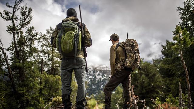 Dans le canton de Neuchâtel, la consommation d'alcool est désormais limitée à 0,5 pour mille lors de la pratique de la chasse. [Keystone - Olivier Maire]