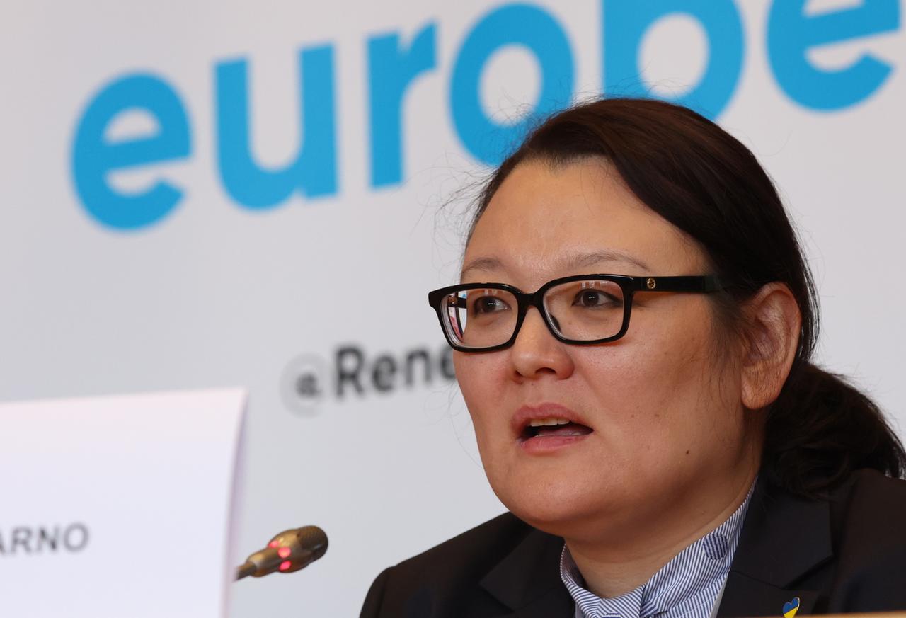 Natalia Arno, présidente de l'ONG Free Russia Foundation lors d'une table ronde au Parlement européen à Bruxelles. [EPA/Keystone - Olivier Hoslet]