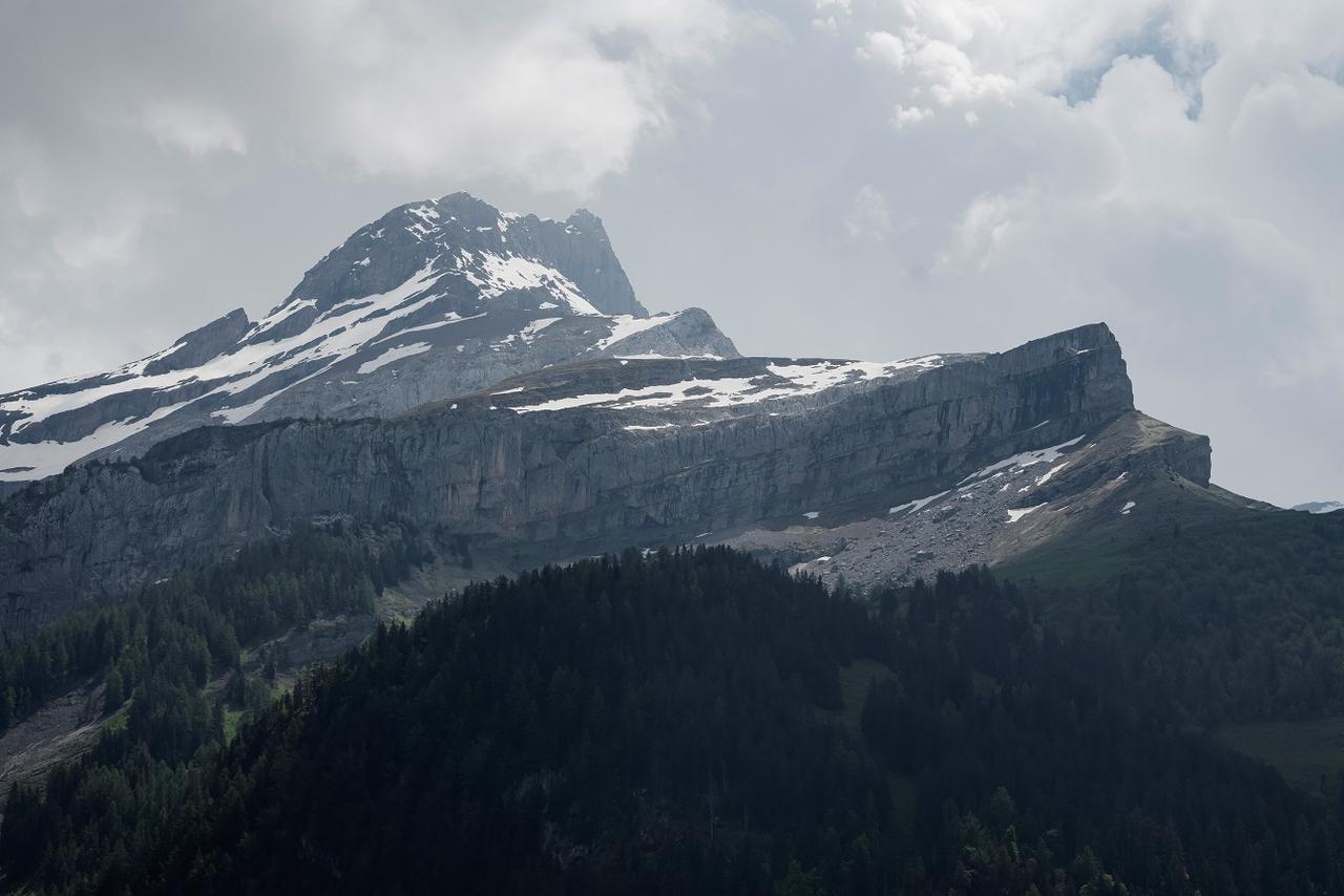 La montagne, un atout et parfois une menace. [L'Oeil d'Anouk - Anouk Ruffieux]