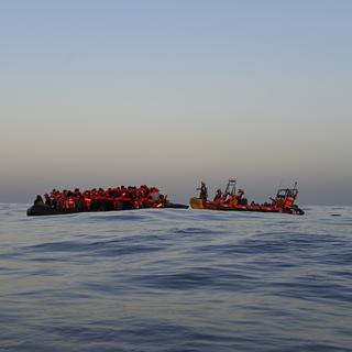 Au moins 27 migrants morts après un naufrage près des côtes italiennes. (Image d'illustration) [MSF via AP - Candida Lobes]