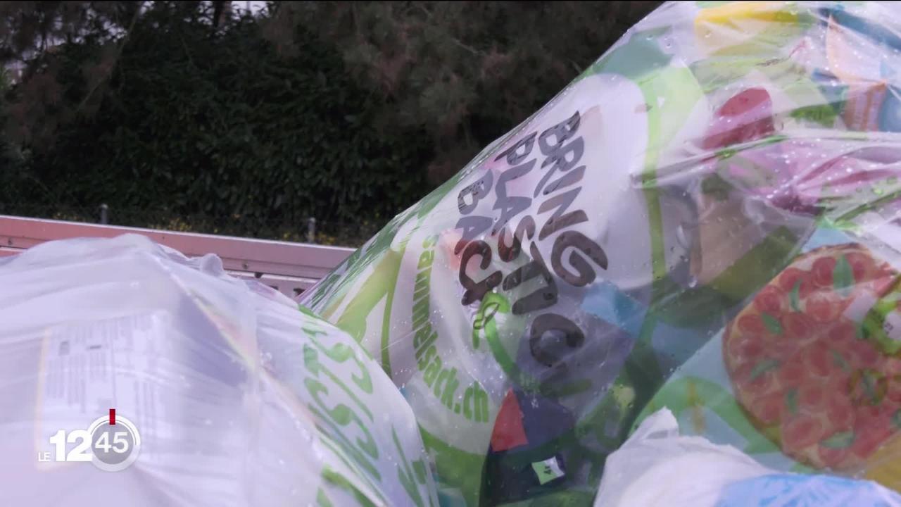 Le recyclage du plastique s'organise. Exemple à Bienne où un sac taxé spécial a été introduit l'an dernier.
