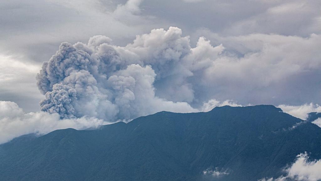 Eruption volcanique en Indonésie, des cendres à 3 km de haut. [Afp - Adi Prima]