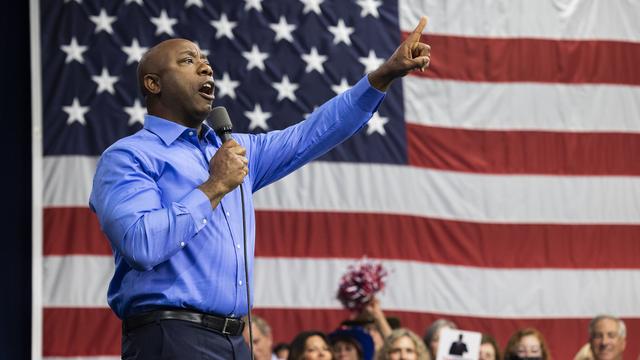 Le candidat républicain à la présidence Tim Scott prononce son discours annonçant sa candidature à la présidence des États-Unis à North Charleston (Caroline du Sud), le 22 mai 2023. [Keystone - AP Photo/Mic Smith]