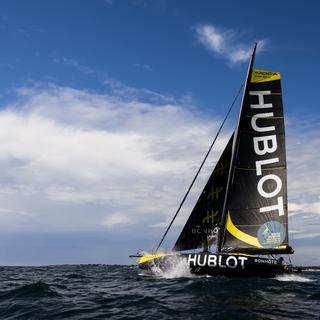 Le navigateur suisse Alan Roura navigue sur son Imoca 60 Hublot lors d'un entrainement le lundi 5 septembre 2022 a Lorient en France [Keystone - Jean-Christophe Bott]