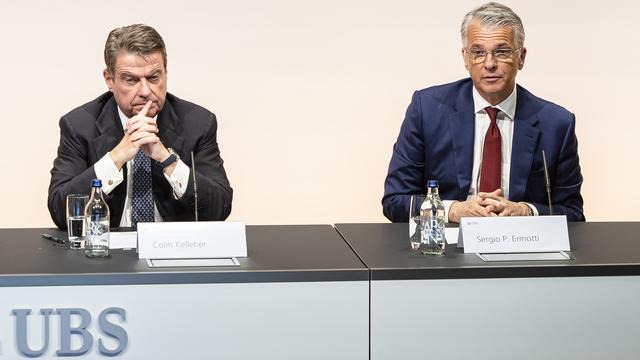 Le nouveau CEO d'UBS Sergio P. Ermotti, à droite, et le président d'UBS Colm Kelleher, à gauche, le mercredi 29 mars 2023 à Zurich. [Keystone - Michael Buholzer]