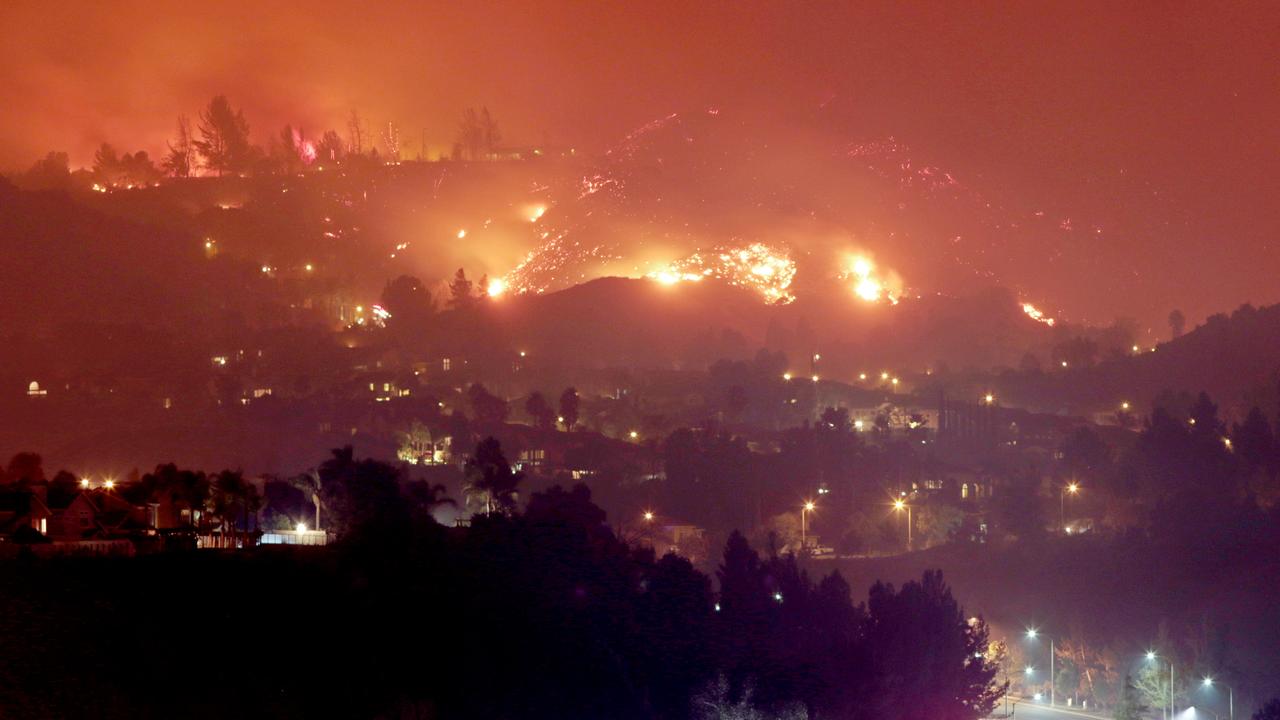 Un feu ravage Corona, en Californie en 2017. [Reuters - Kyle Grillot]