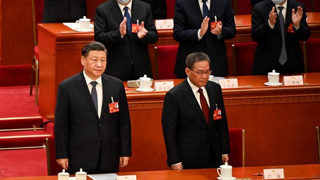 Le président chinois Xi Jinping et Li Qiang, le 11 mars 2023, à la session plénière du Congrès national du peuple, à Pékin. [AFP - GREG BAKER]