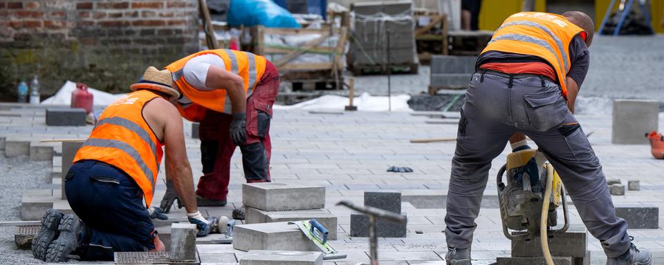 Travail.Suisse demande des hausses de salaire pour tous les travailleurs. [Keystone/DPA - Sven Hoppe]