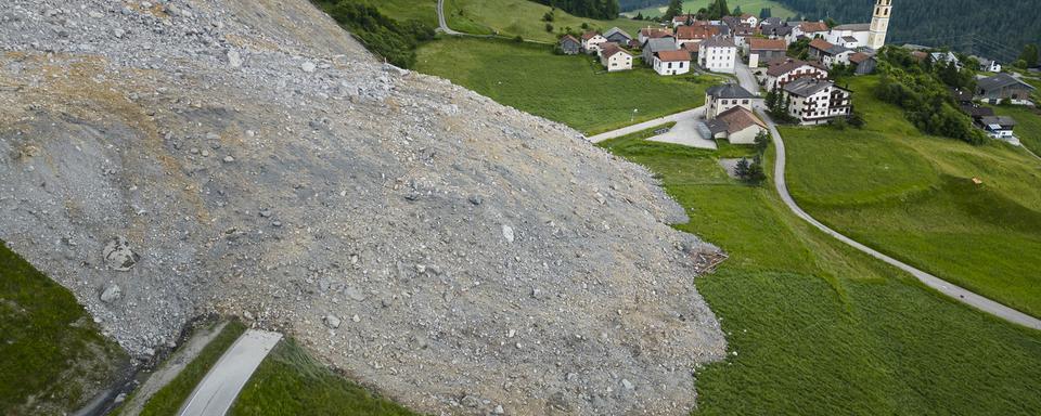 Le système d'observation de la pente rocheuse de Brienz est à nouveau complet. [Keystone - Michael Buholzer]