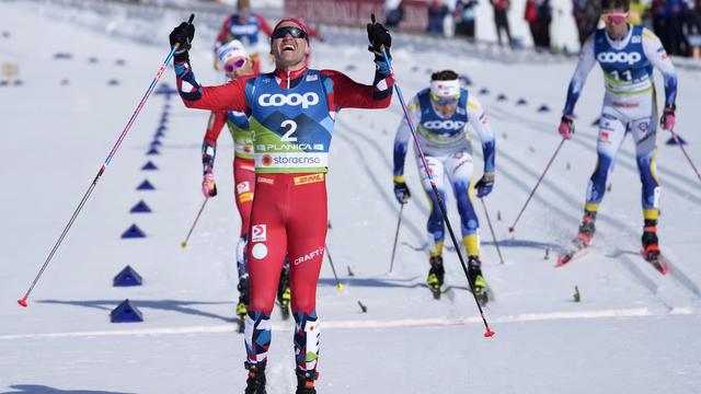 Paal Golberg s'impose au finish au nez et à la barbe de Johannes Klaebo. [Darko Bandic]