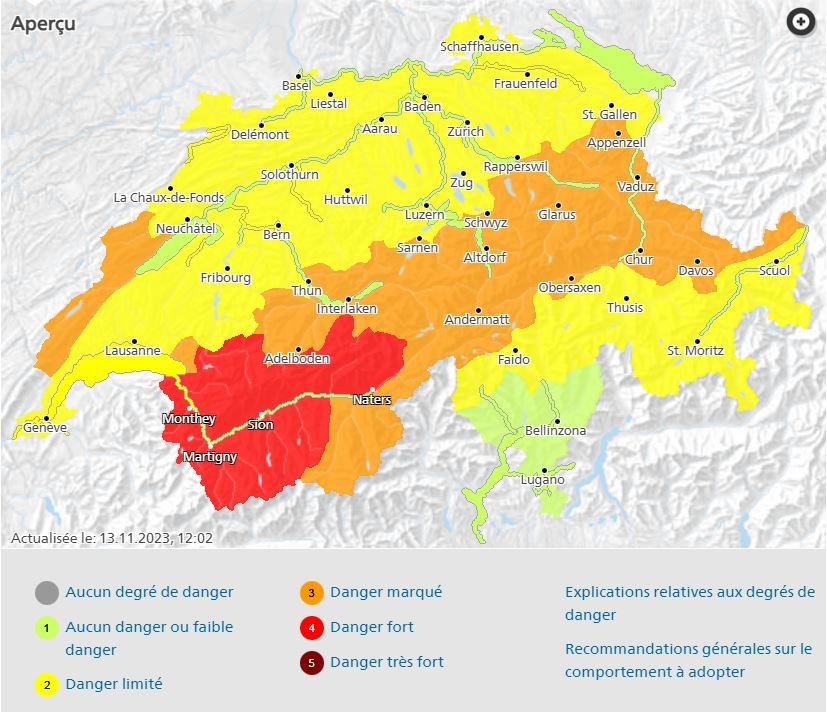 Le portail de la Confédération sur les dangers naturels indique un fort danger d'avalanche. [https://www.dangers-naturels.ch/]