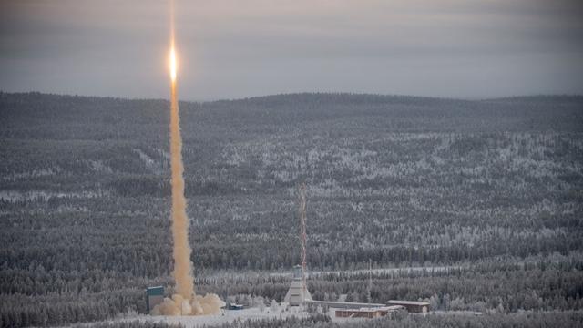 Cette photo d'archive prise le 23 novembre 2022 montre le lancement de la fusée suborbitale "SubOrbital Express 3" depuis le centre spatial Esrange à Jukkasjärvi, dans le nord de la Suède. [AFP - Marc Préel]