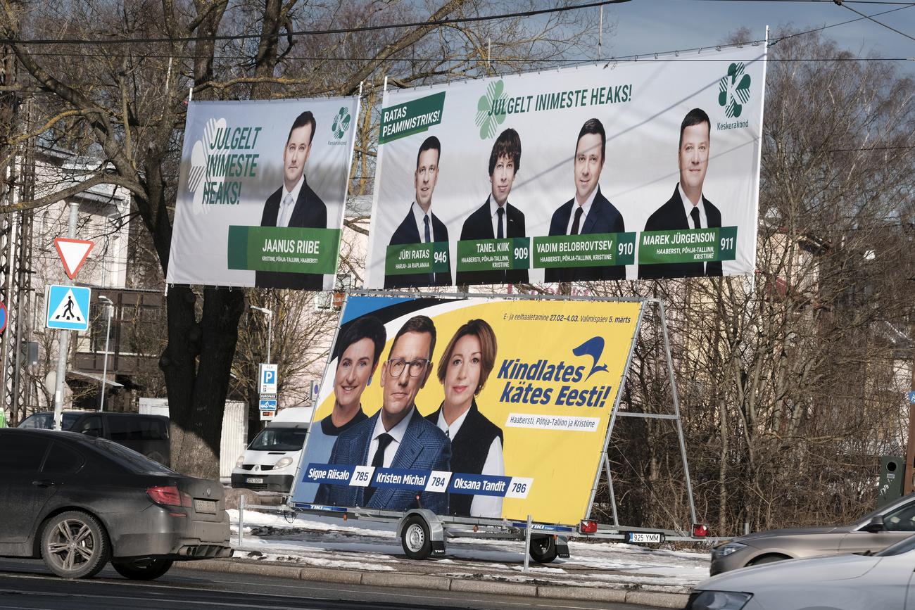 Des affiches pour les élections estoniennes. [Keystone - EPA/Valda Kalnina]