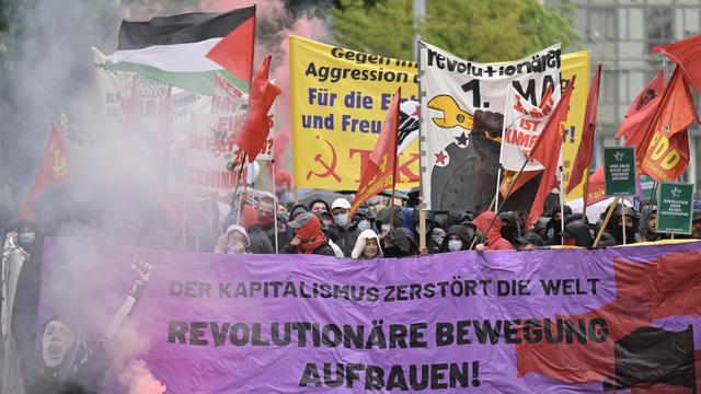 Manifestation pour la fête du travail à Bâle, le 1er mai 2023. [Keystone - Georgios Kefalas]
