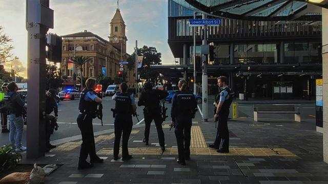 Aperçu des forces de l'ordre dépêchées sur les lieux de la fusillade dans le centre d'Auckland. [Supplied Image]