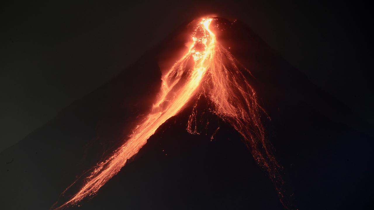Le volcan Mayon, un des plus instables des Philippines, a craché des cendres et des gaz toxiques. [Keystone - Francis R. Malasig]