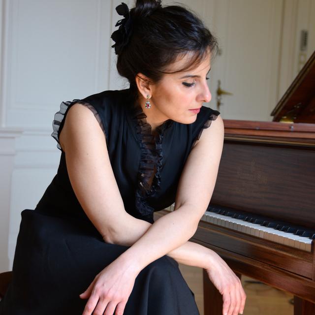 Layla Ramezan, pianiste. [www.laylaramezan.com/gallery - ©Estelle Vidon Acolas]