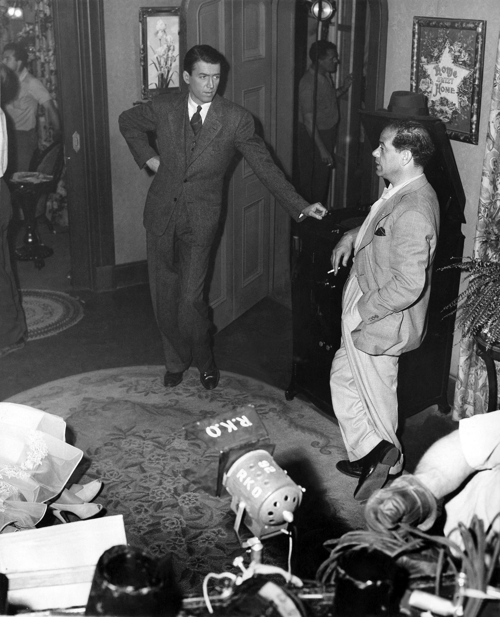 James Stewart et Frank Capra sur le tournage de "La vie est belle" en 1946. [AFP - Liberty Films / Collection ChristopheL]