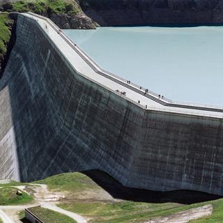 Vue du barrage de la Grande Dixence, en Valais. [Keystone - Andree-Noelle]