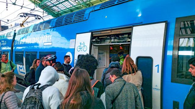 Un TER en gare de Valence Ville, en France. [AFP - Nicolas Guyonnet]