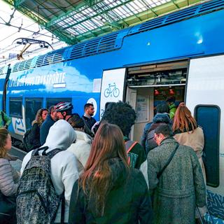 Un TER en gare de Valence Ville, en France. [AFP - Nicolas Guyonnet]