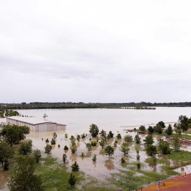 Vue d'une zone inondée par le débordement du torrent Idice à Budrio, près de Bologne, en Italie, le 17 mai 2023. [Keystone - EPA/MAX CAVALLARI]