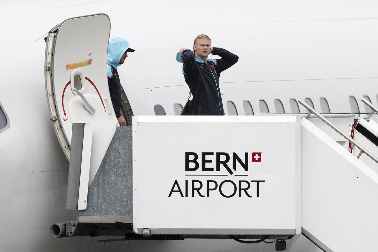 Le "Cyborg" Erling Haaland et les Mancuniens sont arrivés à Berne pour y défier YB. [KEYSTONE - Anthony Anex]