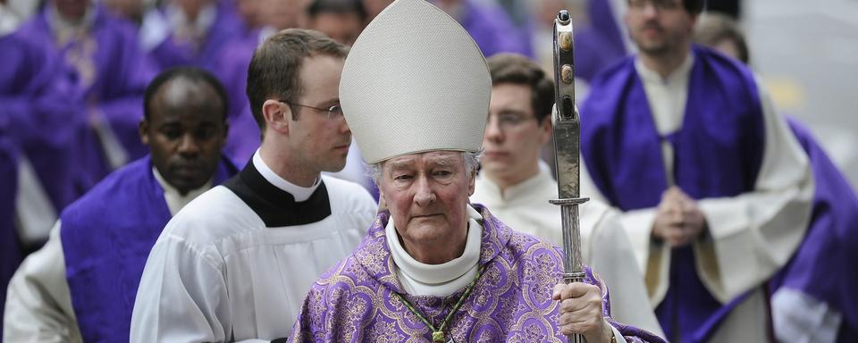 Mgr Bernard Genoud, évêque du diocèse de Lausanne, Genève et Fribourg aux funérailles de son prédécesseur Monseigneur Pierre Mamie le 18 mars 2008. [Keystone - Sandro Campardo]