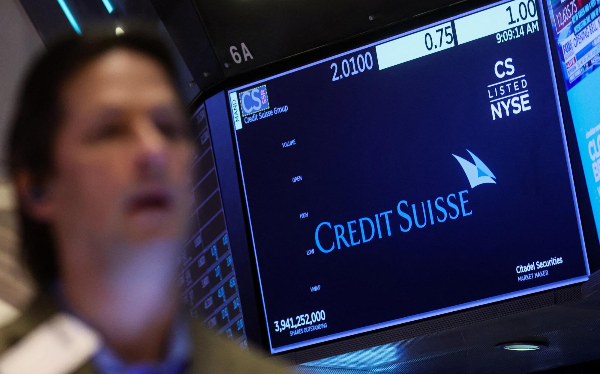 Le logo Credit Suisse à la Bourse de New York le lundi 20 mars. [Reuters - Brendan McDermid]