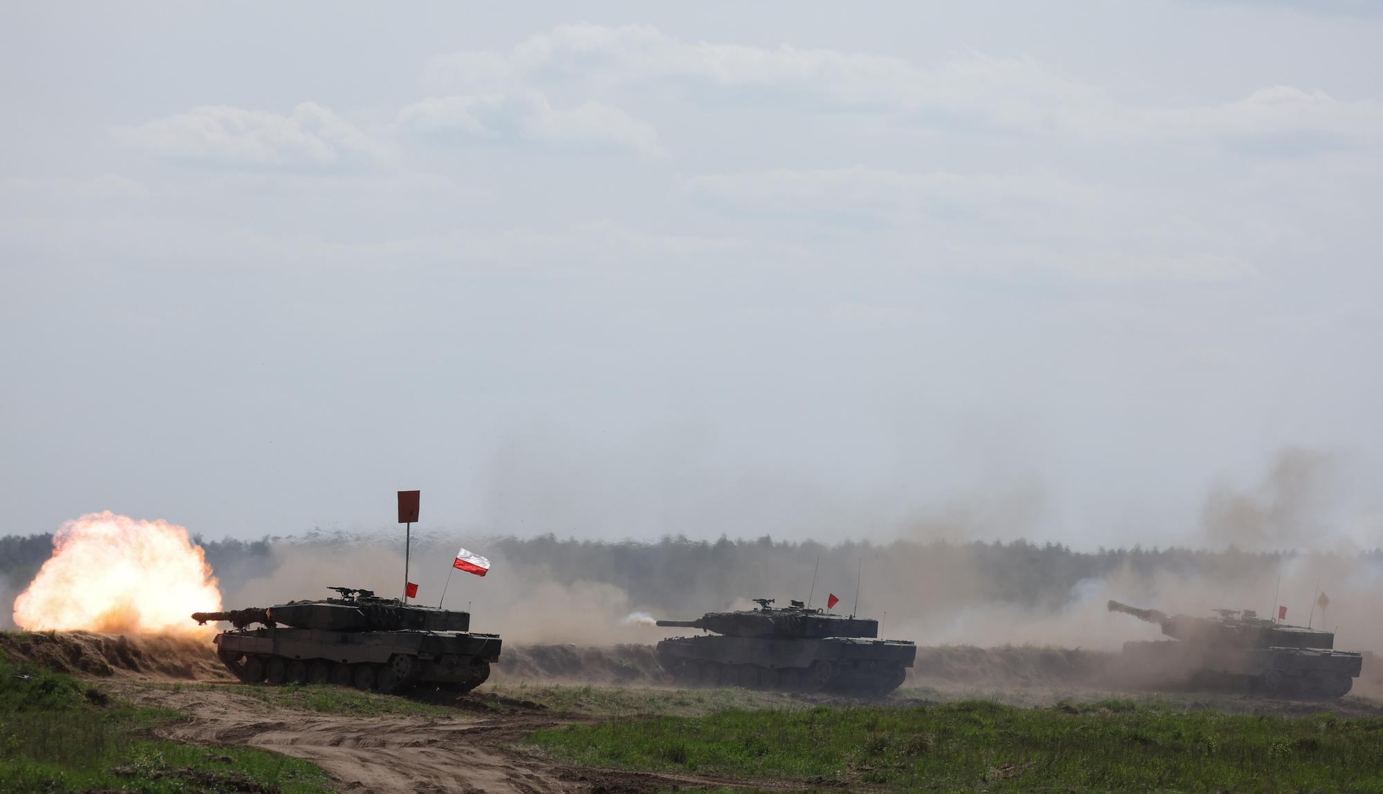 Des chars Leopard 2PL de l'armée polonaise lors d'un exercice de l'Otan, à Orzysz, en Pologne, le 24 mai 2022. [REUTERS - Kacper Pempel]