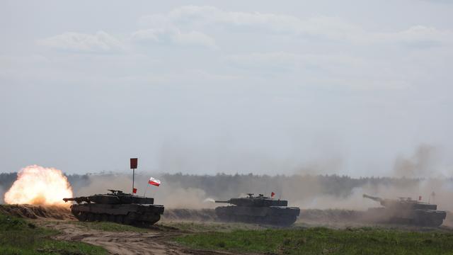 Des chars Leopard 2PL de l'armée polonaise lors d'un exercice de l'Otan, à Orzysz, en Pologne, le 24 mai 2022. [REUTERS - Kacper Pempel]