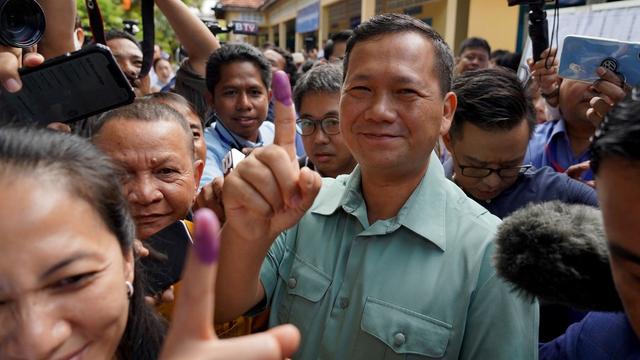 Hun Sen devrait passer la main à son fils aîné Hun Manet (ici sur la photo) après avoir dirigé le pays d'une main de fer pendant 38 ans. [afp - STR]