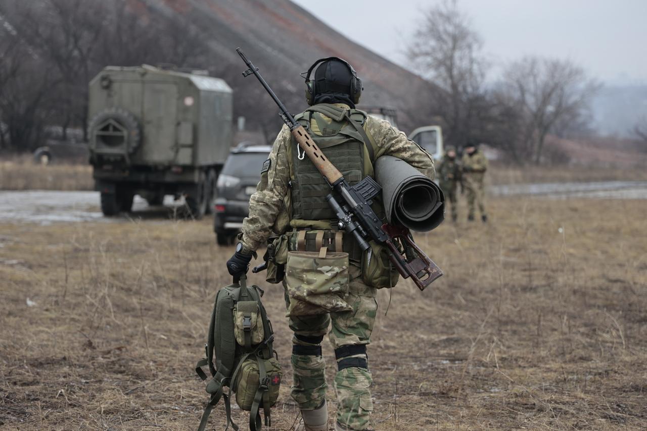 Un soldat russe dans la région de Donetsk. [Keystone - AP Photo/Alexei Alexandrov]