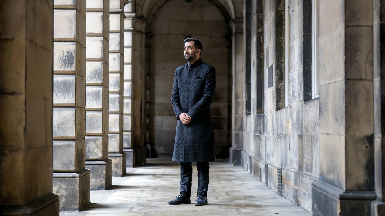 Humza Yousaf est le nouveau Premier ministre écossais, et le premier homme musulman à diriger une démocratie occidentale. [Keystone/PA via AP - Jane Barlow]