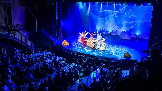 Représentation de la comédie musicale "Sister Act" donnée à l'issue d'un stage du Café-Théâtre Barnabé. [Café-Théâtre Barnabé]