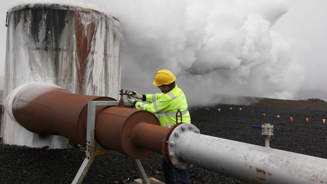 La Suisse peine à s'assurer des places de stockage pour son CO2 à l'étranger. [Keystone - Brennan Linsley / AP Photo]