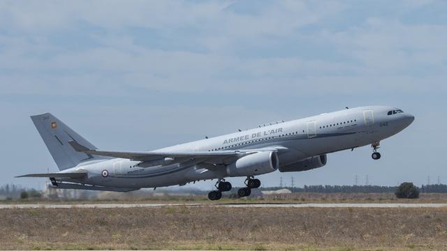 L'avion comportant les 262 rapatriés du Niger a atterri à l'aéroport de Paris-Roissy Charles de Gaulle. [AFP]