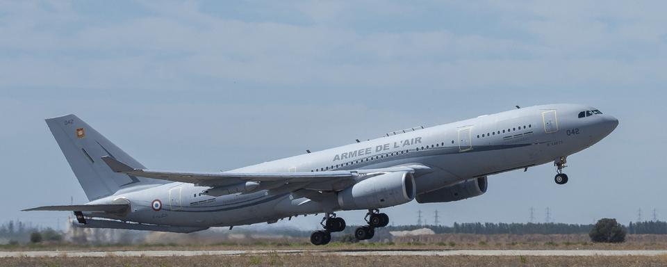 L'avion comportant les 262 rapatriés du Niger a atterri à l'aéroport de Paris-Roissy Charles de Gaulle. [AFP]