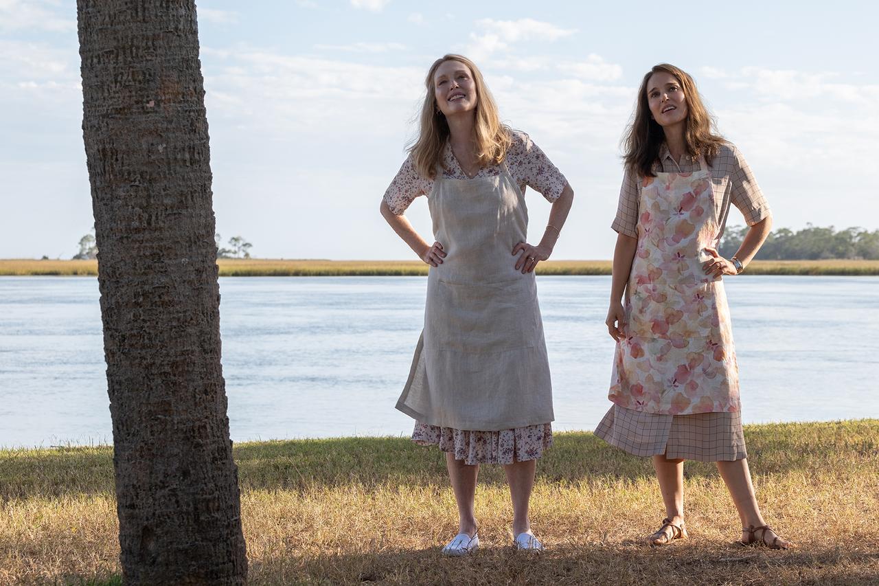 Une photo du film "May December" de Todd Haynes avec Natalie Portman et Julianne Moore. [DR]