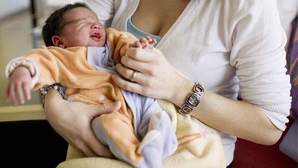 La Suisse a connu une nette baisse de la natalité en 2023. [Keystone - Ennio Leanza]
