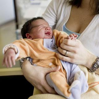 La Suisse a connu une nette baisse de la natalité en 2023. [Keystone - Ennio Leanza]