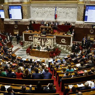 Le gouvernement français a tenté de défendre lundi sa très controversée réforme des retraites, au démarrage d'échanges électriques à l'Assemblée nationale. [afp - Ludovic MARIN]