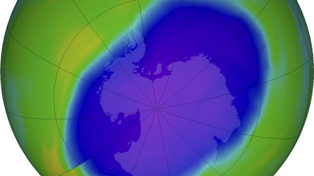 La zone bleue et violette représente le trou d'ozone au-dessus de l'Antarctique, selon la situation du 5 octobre 2022. [NASA, via AP File]